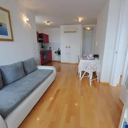 Apartment Gold Split