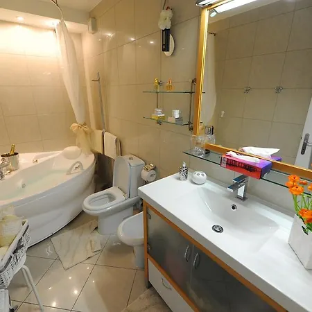 Apartment Gold