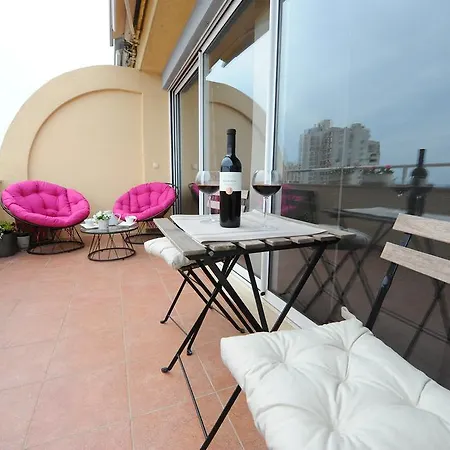 Gold Apartment