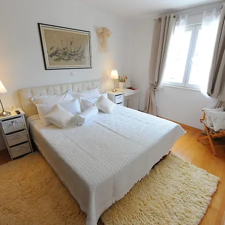 Gold Apartment
