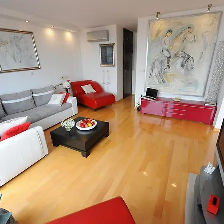 Gold Apartment Split