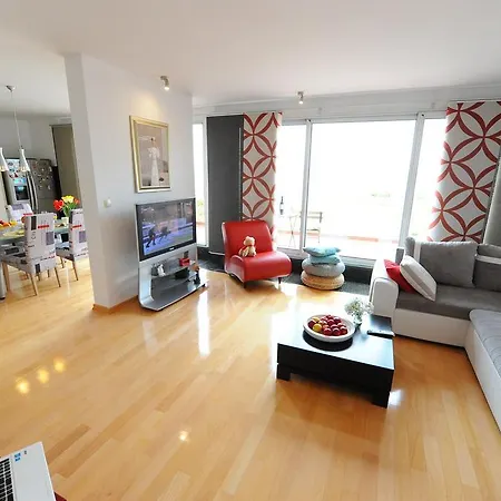 Gold Apartment Split