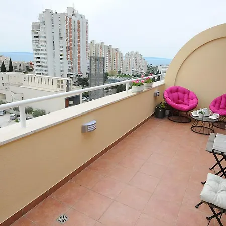 Gold Apartment *